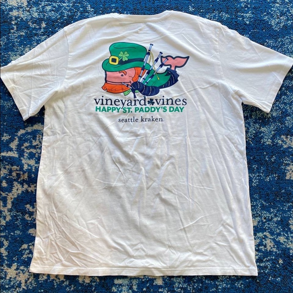 NWOT Vineyard vines Short sleeve shirt Happy st. Paddys day man white